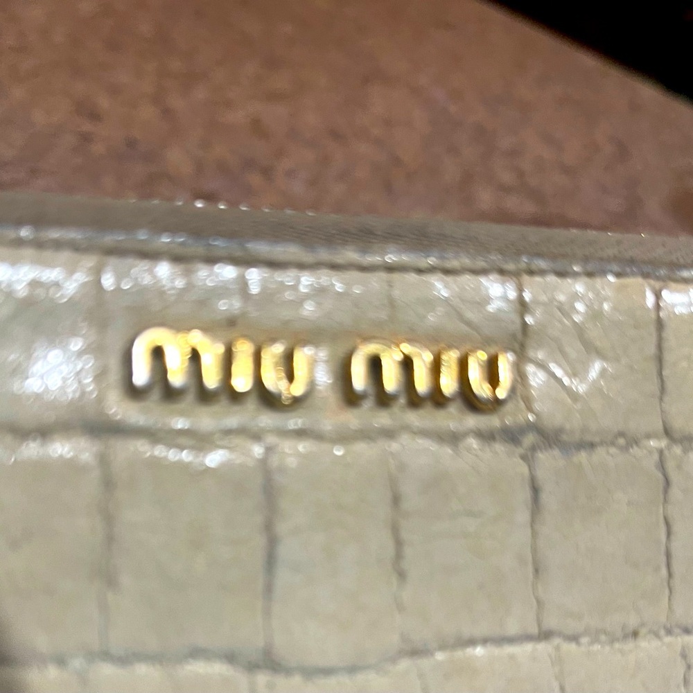MIU MIU Crocodile Embossed Cream Leather Zip Long Wallet - Picture 2 of 11